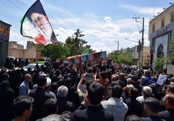 همه چیز برای یک استقبال گرم مهیاست ، با افتخار به پیشواز شهیدمان می آییم 