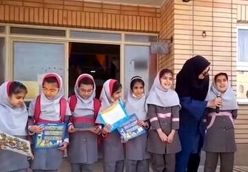 قدردانی از دوقلوهای دبستان محمودی 2 شهرضا به‌مناسبت روز دوقـلوها 
