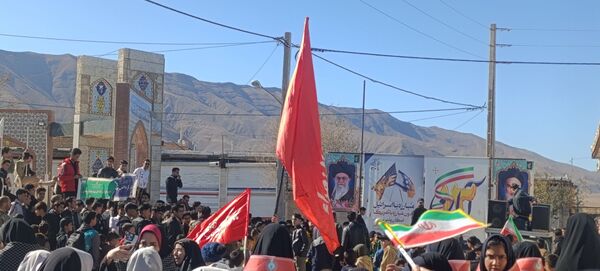 حضور پرشور و حماسه‌آفرین دانش‌آموزان نسر در راهپیمایی یوم‌الله ۱۳ آبان