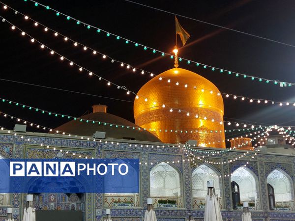 شکوه و سرور در بارگاه منور رضوی در شب ولادت پیامبر اعظم(ص)