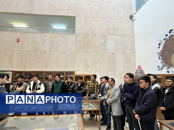 بازدید علمی دانش‌آموزان دبیرستان هدایتی قم از دانشگاه شهید بهشتی تهران 