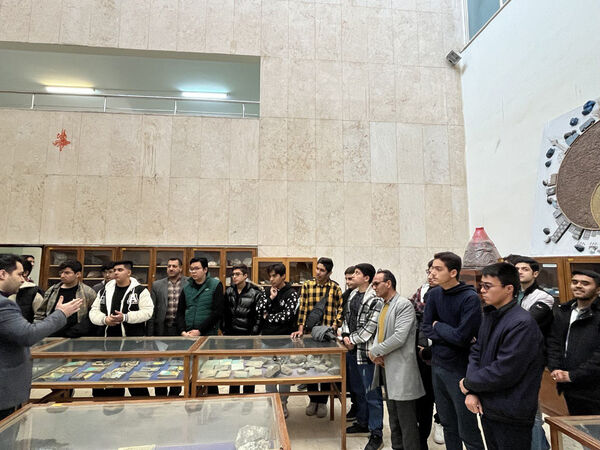 بازدید علمی دانش‌آموزان دبیرستان هدایتی قم از دانشگاه شهید بهشتی تهران 
