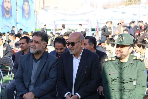 آیین نمادین نواختن «گلبانگ انقلاب اسلامی » در مدرسه احمد فتاحی ناحیه دو یزد