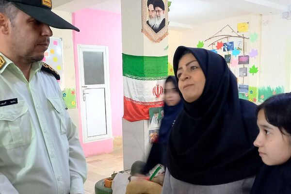 گرامیداشت هفته نیروی انتظامی در مدارس رودهن 