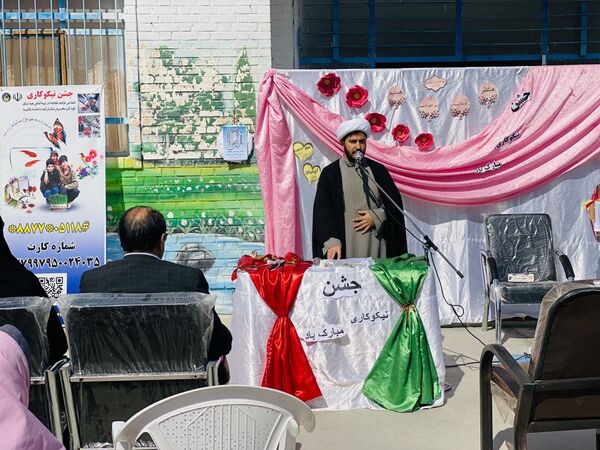 نواختن زنگ جشن نیکوکاری در دبستان زینب قهرمانی مه ولات