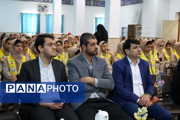 همایش «یاوران انقلاب» در مدرسه شهیدپاکنژاد ناحیه 2 یزد