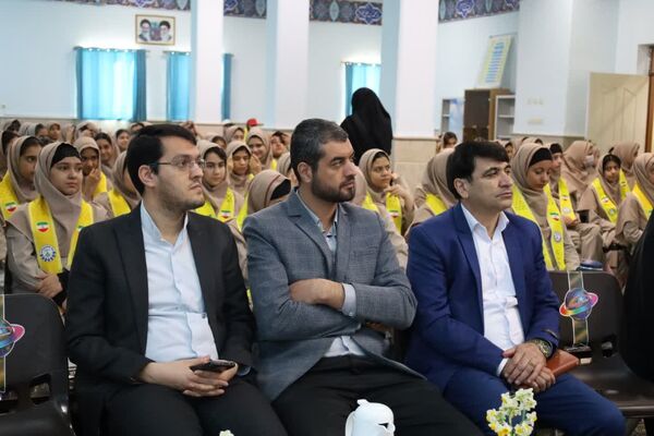 همایش «یاوران انقلاب» در مدرسه شهیدپاکنژاد ناحیه 2 یزد