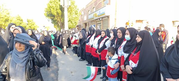 دانش‌آموزان دهلرانی در راهپیمائی ۲۲بهمن