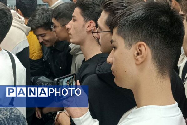 بازدید دانش‌آموزان دبیرستان شهدای علم‌ و فناوری بهارستان دو از دانشکده دندانپزشکی تهران 