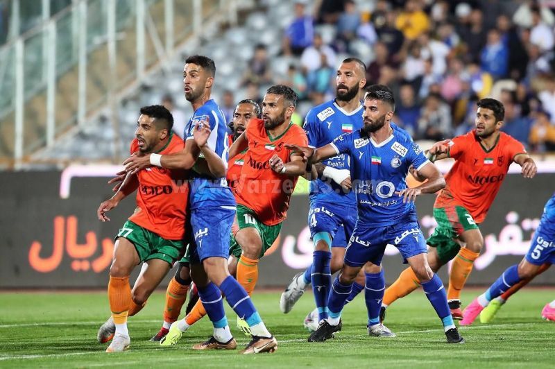 تساوی سهم استقلال و مس رفسنجان در نیمه نخست