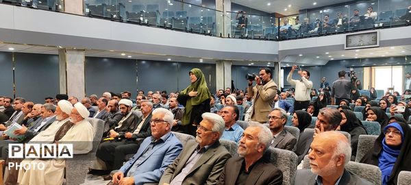 آیین تجلیل از معلمان برگزیده مدارس غیردولتی استان قم