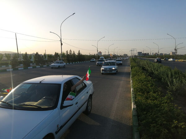 شادی مردم قم از حمله سپاه به مراکز رژیم صهیونیستی 