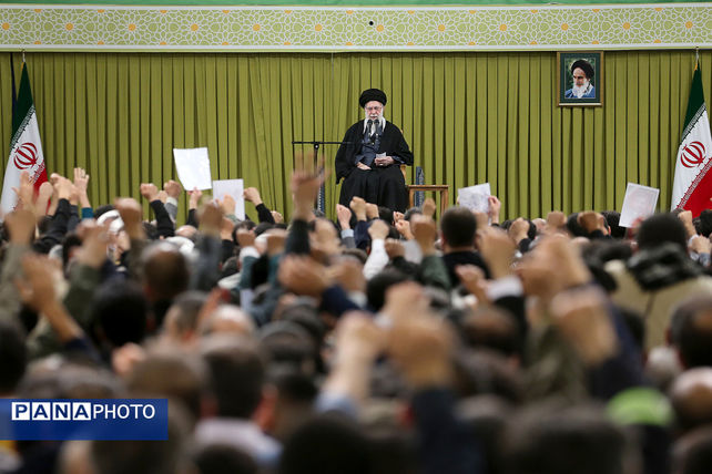 دیدار اقشار مردم با رهبر انقلاب به مناسبت چهل‌وهفتمین سالگرد پیروزی انقلاب اسلامی