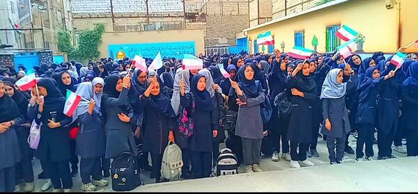 آیین بازگشایی مدارس و استقبال از دانش آموزان در دبیرستان میرزا جعفر سروقد ناحیه یک مشهد