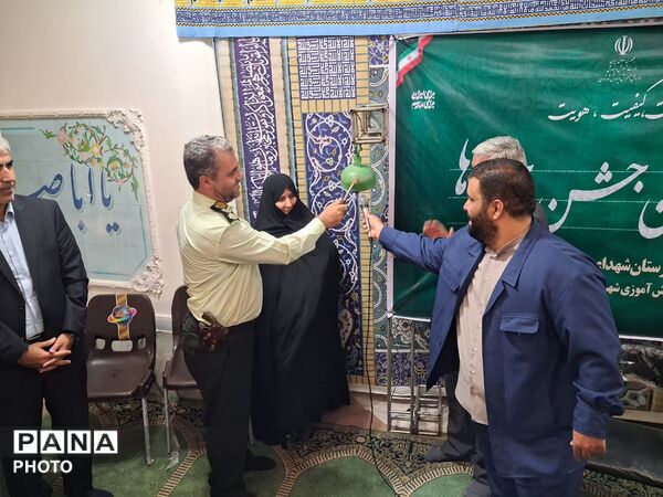 طنینِ «زنگِ مهر» در مدرسه شهدای صنف گردبافانِ منطقه ۱۶