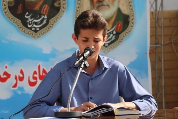 یادواره لاله‌های روشن در مدرسه تیزهوشان شهید بهشتی قرچک