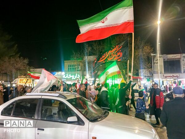 حرکت دسته عزاداری درسومین شب شهادت امام خامنه ای از پنجراه تا مسجد جامع