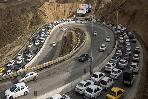 ترافیک نیمه‌سنگین در محورهای شمالی/ محدودیت تردد در جاده کرج و آزادراه شمال