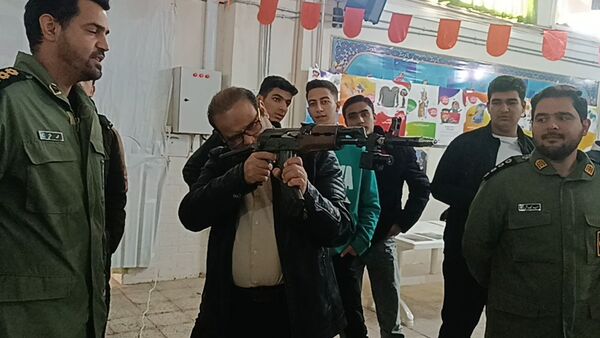 گذری بر روز اول و روز دوم نمایشگاه دهه فجر دبیرستان شاهد ابوذر غفاری