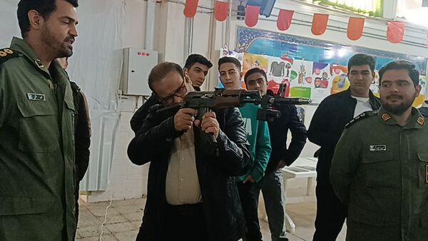 گذری بر روز اول و روز دوم نمایشگاه دهه فجر دبیرستان شاهد ابوذر غفاری