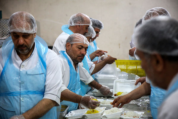 آشپرخانه حرم حضرت معصومه(س) در شب میلاد امام حسن مجتبی(ع)