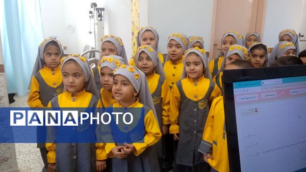 قدردانی از کارکنان خانه‌های بهداشت روستای فدافن در روز پرستار