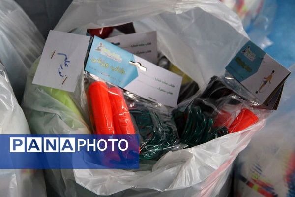 اهدای وسایل ورزشی به مدارس ناحیه یک شهرری