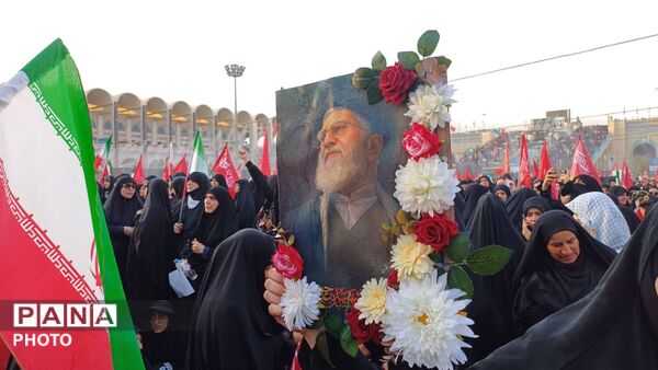 مصلی امام خمینی(ره) تهران میزبان آیین باشکوه وداع با پیکر مطهر رهبر شهید