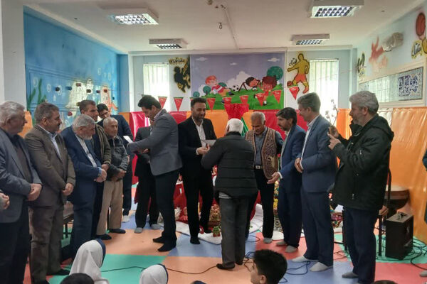 تجلیل از دانش‌آموزان با نیازهای ویژه دبستان بهار آزادی شهرستان آباده