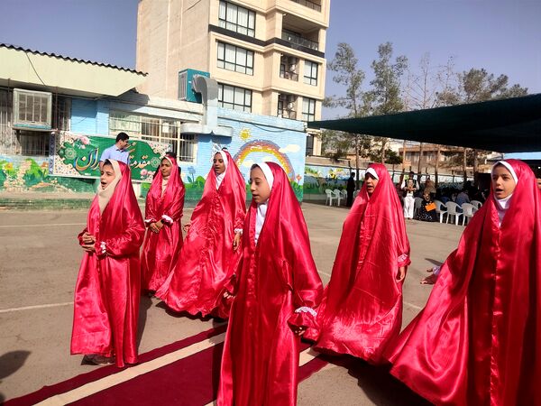 جشن شکوفه ها در دبستان فضیلت