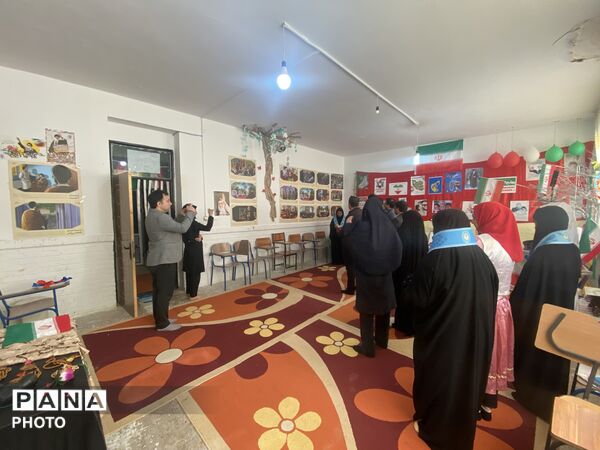 گشایش نمایشگاه مدرسه انقلاب در هنرستان عالمه باخرز