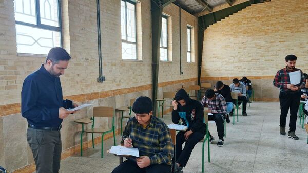 بازدید سرپرست آموزش و پرورش قوچان از روند برگزاری امتحانات شبه نهایی کشوری