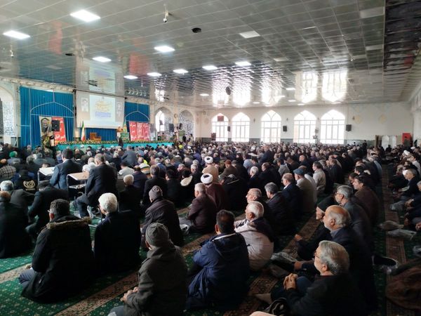 نماز جمعه شهرستان کاشمر با حضور پر رنگ مردم ترشیز کهن برگزار شد 