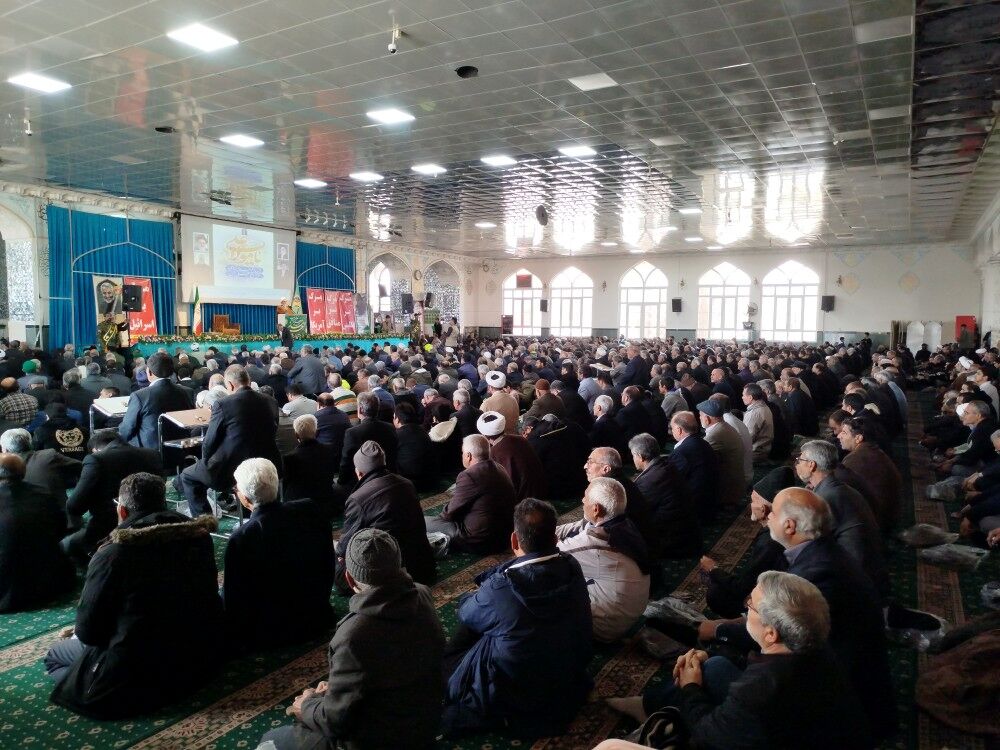 نماز جمعه شهرستان کاشمر با حضور پر رنگ مردم ترشیز کهن برگزار شد 