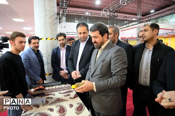 افتتاح نمایشگاه کالاهای اساسی استان در همدان