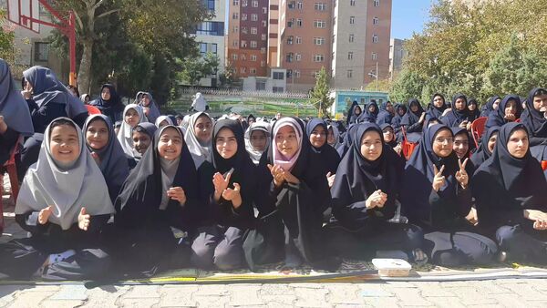 بزرگداشت هفته‌ دفاع مقدس در دبیرستان شاهد شهید حمامی