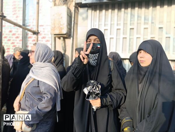 اجتماع بزرگ مردم نیشابور برای بیعت با سومین رهبر جمهوری اسلامی ایران 