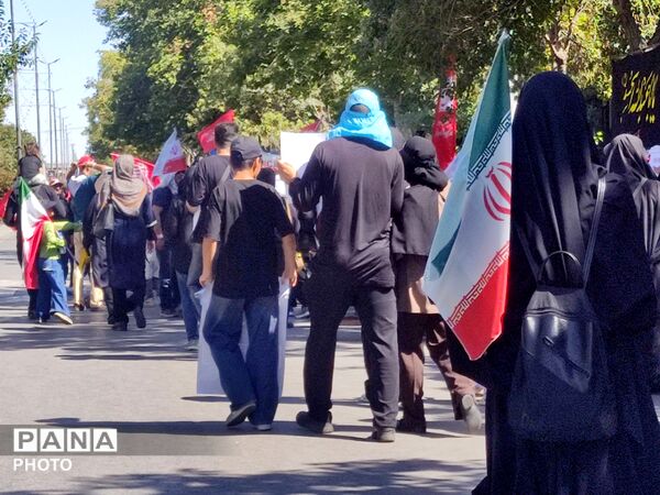 حضور پرشور ملت عظیم الشأن ایران در مراسم وداع با پیکر رهبر شهید