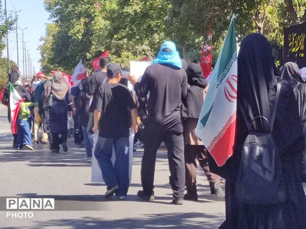 حضور پرشور ملت عظیم الشأن ایران در مراسم وداع با پیکر رهبر شهید