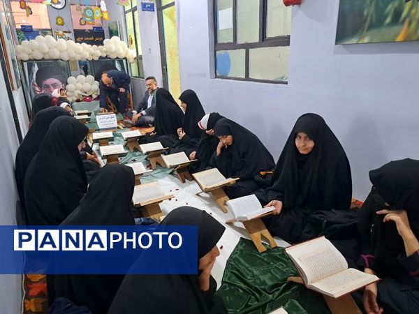 محفل انس با قرآن در کانون فرهنگی‌تربیتی رضوان محمودآباد
