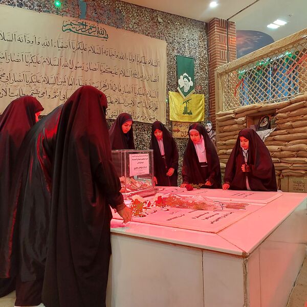 زیارت شهدای گمنام به نیابت از شهید سلیمانی