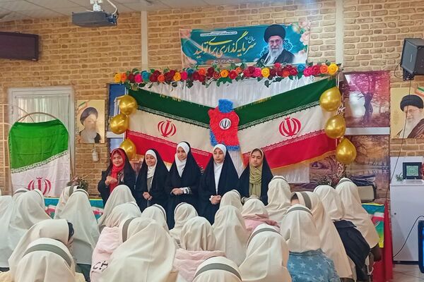 جشن پیروزی انقلاب اسلامی در مدرسه دکتر کیهانی1