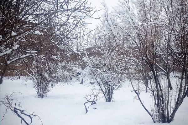 قلعه یزدان در قاب برفی زمستان