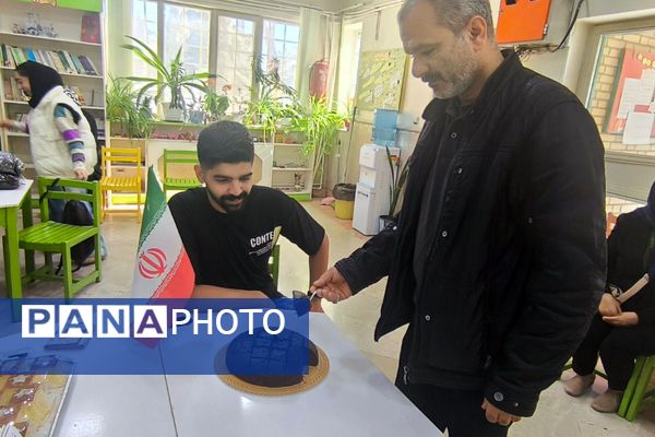 غرفه کار آفرینی و غرفه بازی به مناسبت دهه فجر در کانون پرورش فکری اندیشه