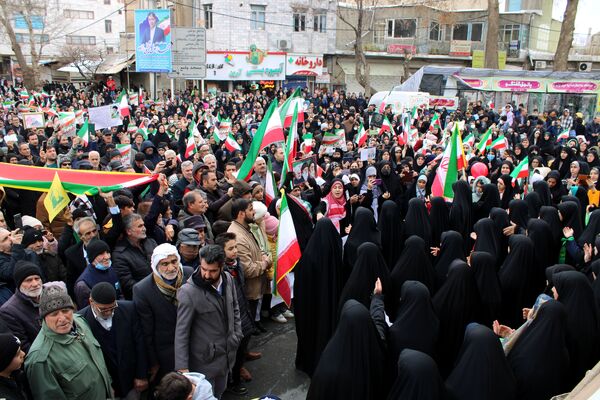 حماسه حضور مردم قروه در راهپیمایی ۲۲ بهمن؛ تجلی وحدت و وفاداری به انقلاب