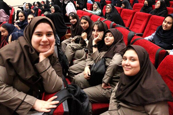 برگزاری جشن روز دختر با همکاری کانون خدمت رضوی و نهادهای آموزشی در منطقه 14 تهران 