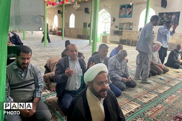 تصویر بندگی دانش‌آموزان در ماه خدا