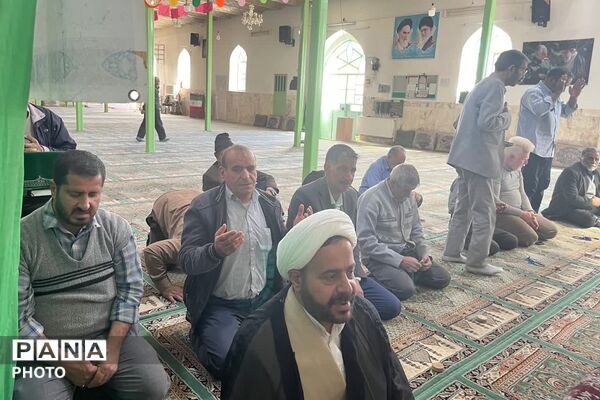 تصویر بندگی دانش‌آموزان در ماه خدا