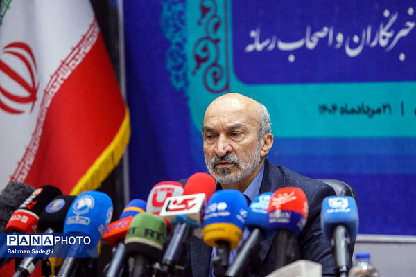 نشست خبری رئیس دانشگاه تهران