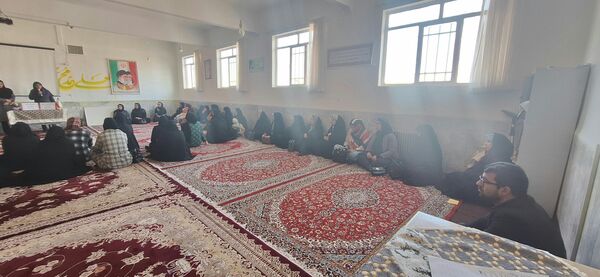 جلسه توانمندسازی والدین پایه هفتم و گفتمان تربیتی- درسی در دبیرستان فیاض کاشمر